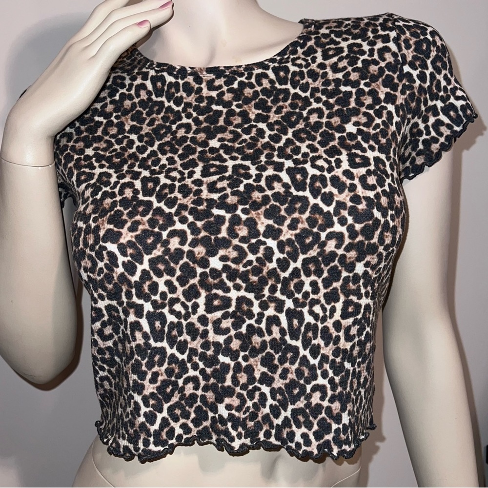 American Eagle Cropped Leopard Tee